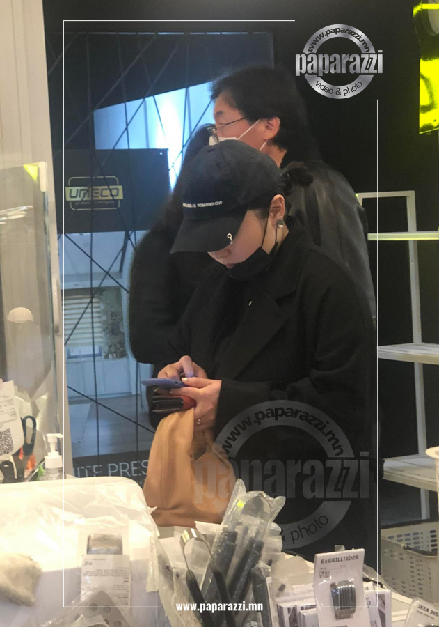 Photo paparazzi ••• “Гурван охин” хамтлагийн дуучин Г.Анхмаа удахгүй амаржихнээ