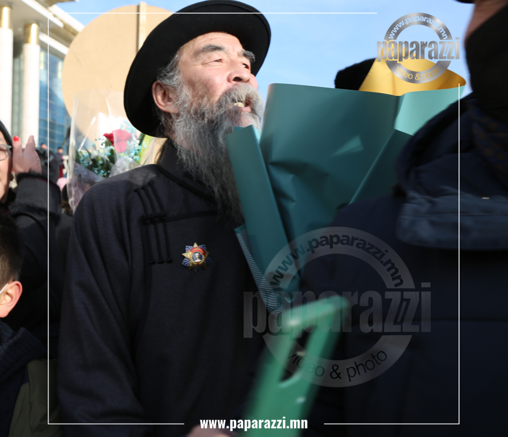 Photo Paparazzi ••• Жүжигчин Ж.Пүрэвдорж: ​Миний урлагт зүтгэсэн 40 жилийн нөр их хөдөлмөрийг минь үнэлүүлсэн хамт олондоо баярлалаа