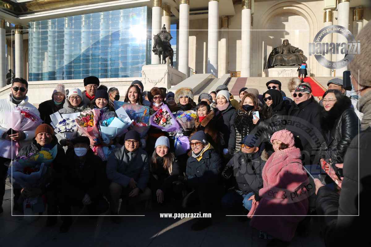 Photo Paparazzi ••• ПОП ДИВА С.НАРАН Гавьяат жүжигчин боллоо