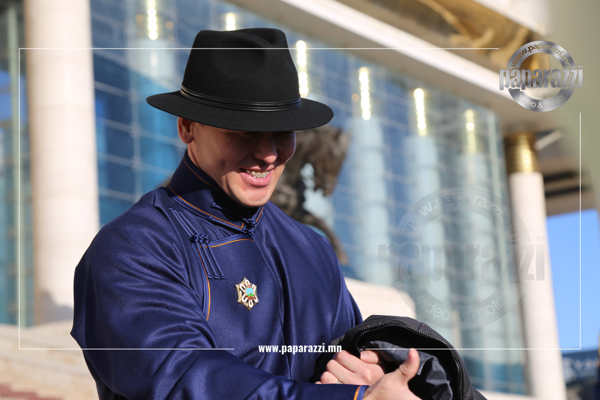 Photo Paparazzi ••• Нурууны бэртэлтэй мянга мянган хүнийг эдгэрэхэд тусалсан Б.Хүсэлтүвшинг 