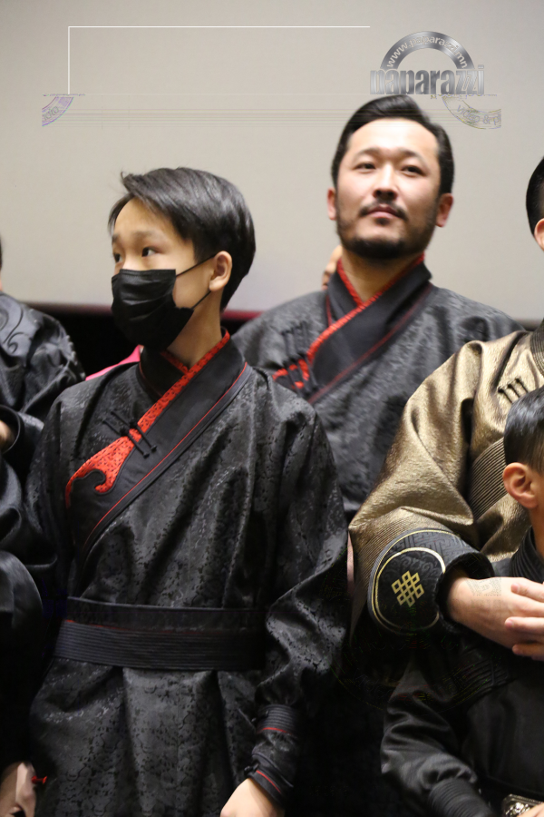 Photo Paparazzi ••• “Эмоци” продакшны Темка хүүтэйгээ ТҮҮХЭН дүр бүтээжээ