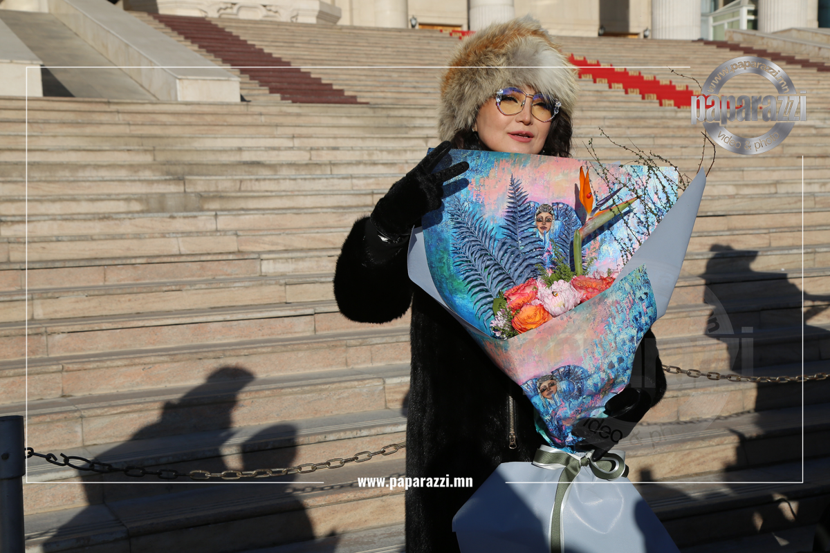 Photo Paparazzi ••• ПОП ДИВА С.НАРАН Гавьяат жүжигчин боллоо