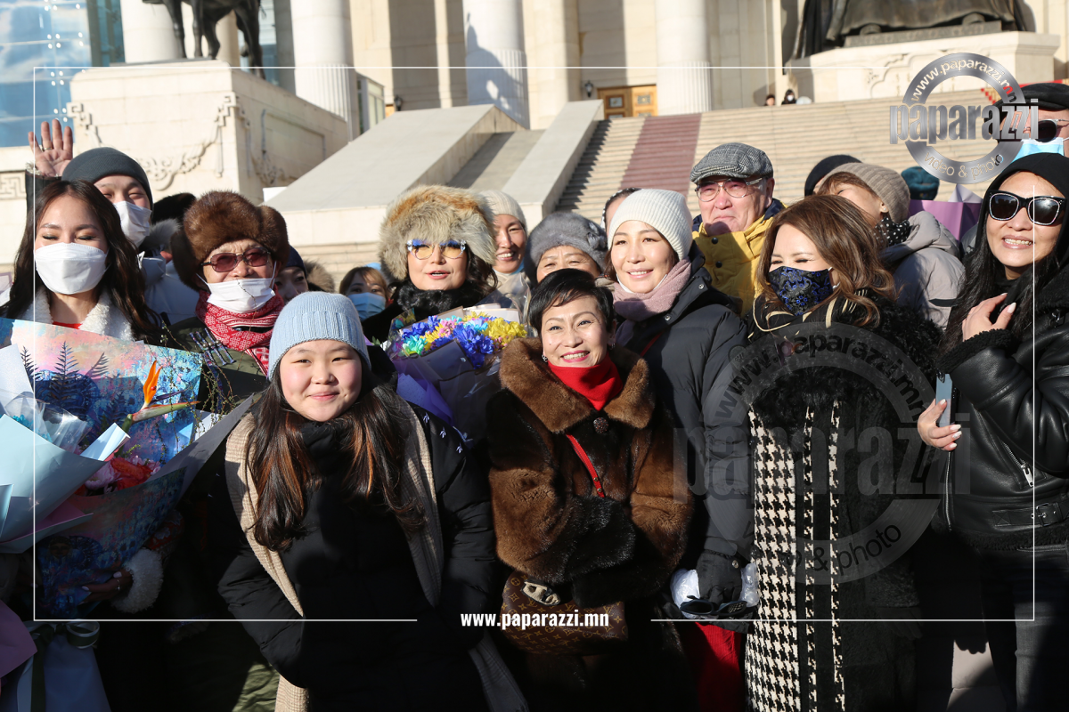 Photo Paparazzi ••• ПОП ДИВА С.НАРАН Гавьяат жүжигчин боллоо