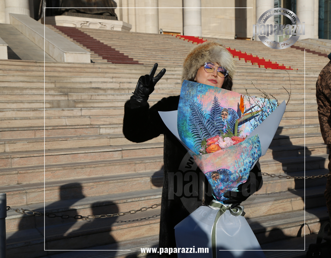 Photo Paparazzi ••• ПОП ДИВА С.НАРАН Гавьяат жүжигчин боллоо