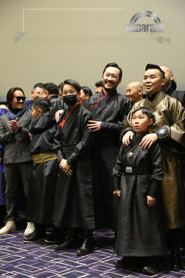 Photo Paparazzi ••• “Эмоци” продакшны Темка хүүтэйгээ ТҮҮХЭН дүр бүтээжээ