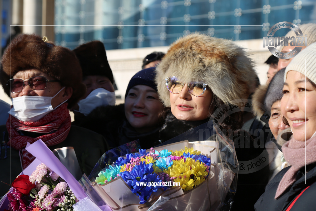 Photo Paparazzi ••• ПОП ДИВА С.НАРАН Гавьяат жүжигчин боллоо