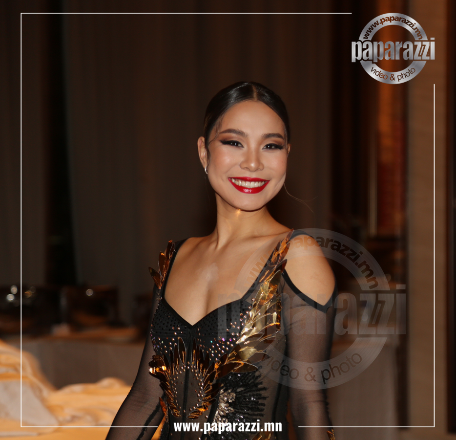 Photo Paparazzi ••• “Ангууч”-ийн хамтрагч Б.Халиун бүжиглэхээс гадна дуулах авьяастай