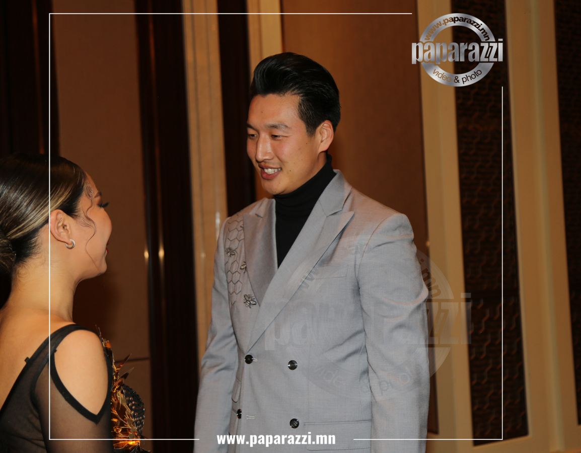 Photo Paparazzi •••Өнөөдрийн залуусын үлгэр дуурайлал нь болж яваа залуу эрхэм бол яах аргагүй Э.Энхболд