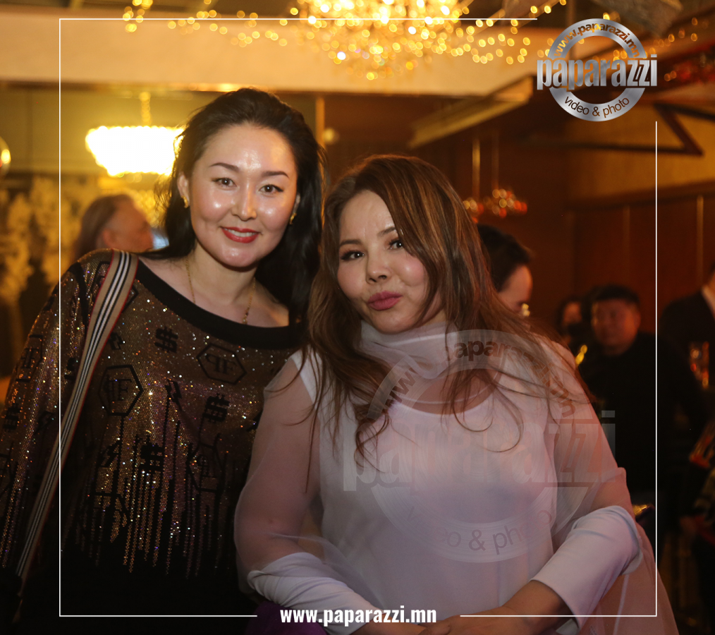 Photo Paparazzi ••• Холливудын бэр  Б.Эрдэнэтуяа монголдоо бүүр үлдсэн үү...