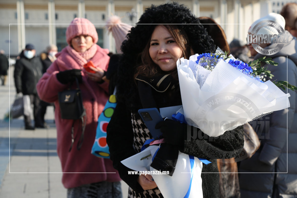 Photo Paparazzi •••С.Наранг МУГЖ болоход хамгийн их хөөрч догдолсон хүн бол дуучин Ж.Алтанцэцэг
