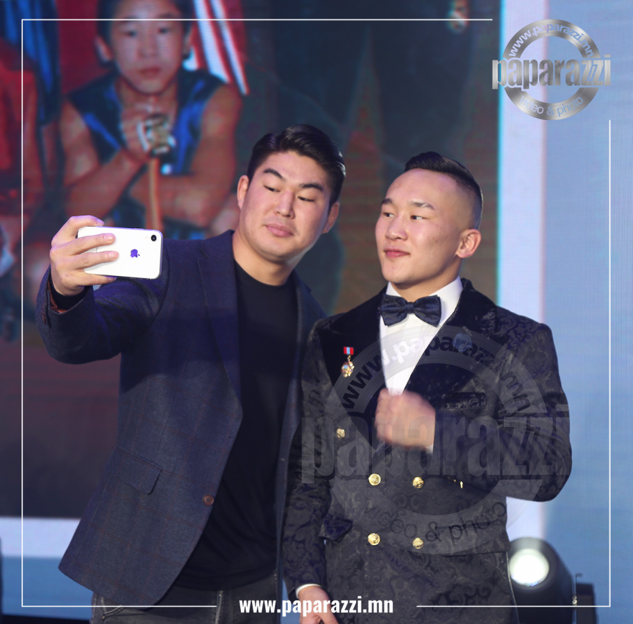 Photo Paparazzi ••• Авъяаслаг холимог тулаанч Шинэчагтага манай дуранд