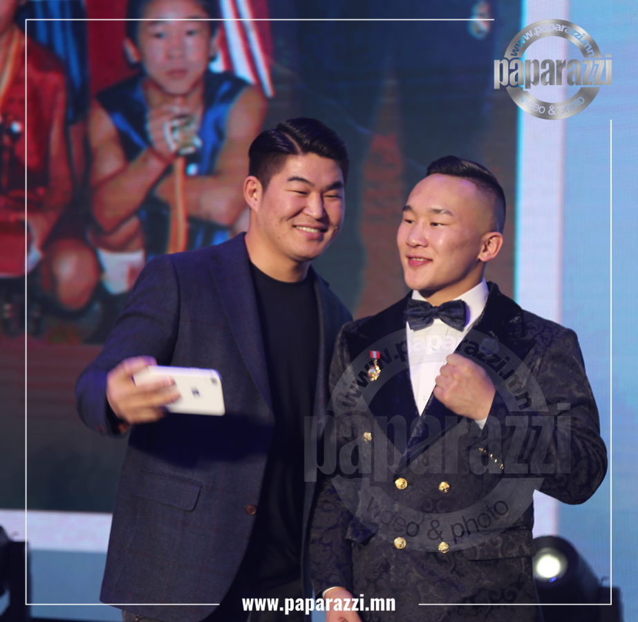 Photo Paparazzi ••• Авъяаслаг холимог тулаанч Шинэчагтага манай дуранд