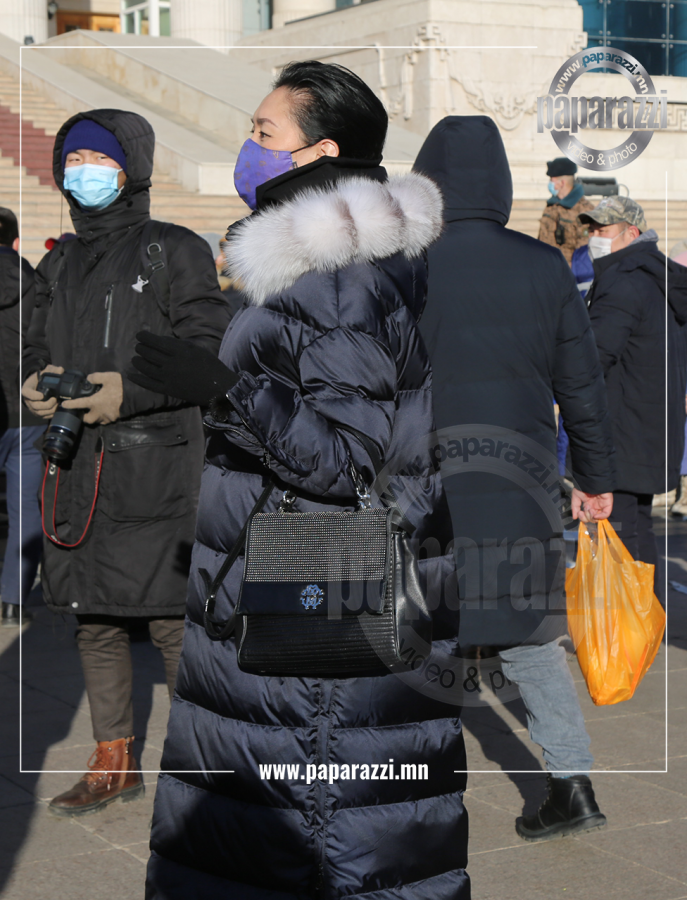 Photo Paparazzi ••• Стивен Сигалын эхнэр Б.Эрдэнэтуяа хүүгийн хамт монголдоо шинэ оноо угтаж ээ