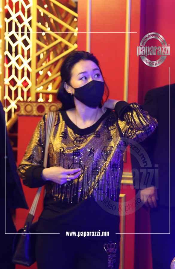 Photo Paparazzi ••• Холливудын бэр  Б.Эрдэнэтуяа монголдоо бүүр үлдсэн үү...