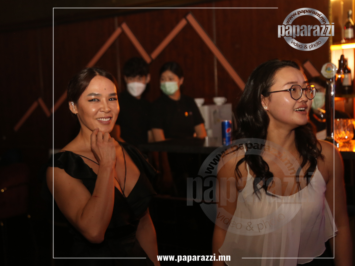 Photo Paparazzi ••• 44 настай Дэлхийн аварга Г.Угалзцэцэгийн үзэсгэлэн гоо