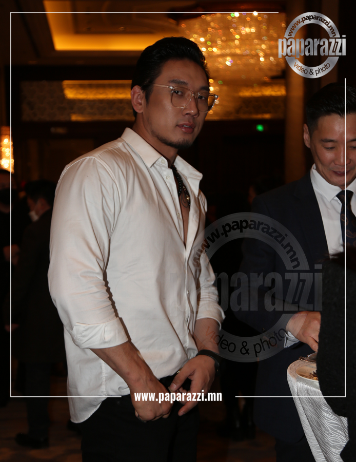 Photo Paparazzi ••• Үе үе сенсаци дэлгэдэг Ээгий манай дуранд