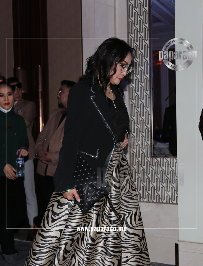 Photo Paparazzi ••• Дуучин Наран 