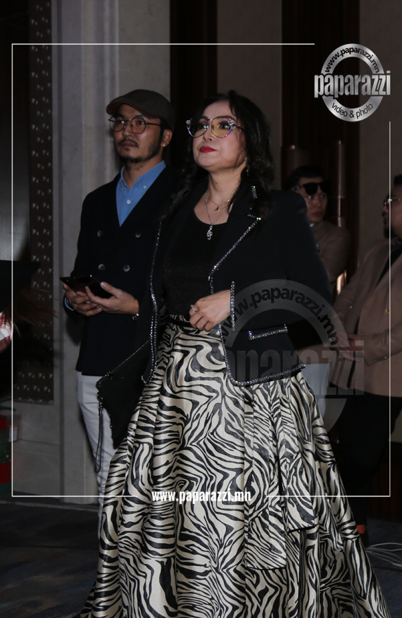 Photo Paparazzi ••• Дуучин Наран 