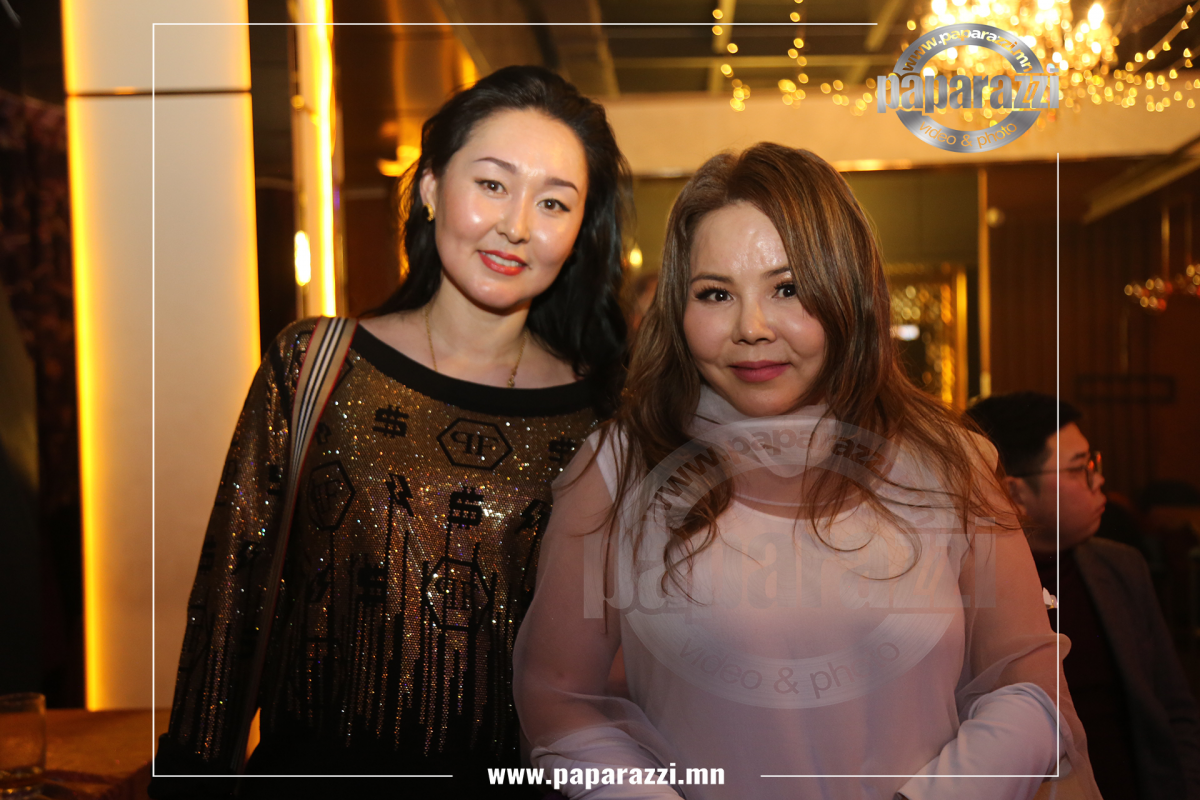 Photo Paparazzi ••• Холливудын бэр  Б.Эрдэнэтуяа монголдоо бүүр үлдсэн үү...