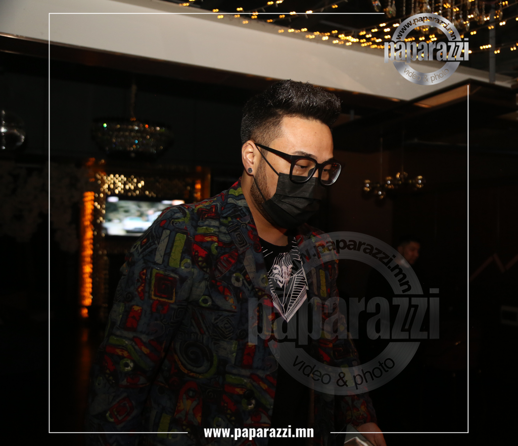 Photo Paparazzi ••• Рок попын томчуудын урын санг баяжуулдаг нэгэн бол НАКИ