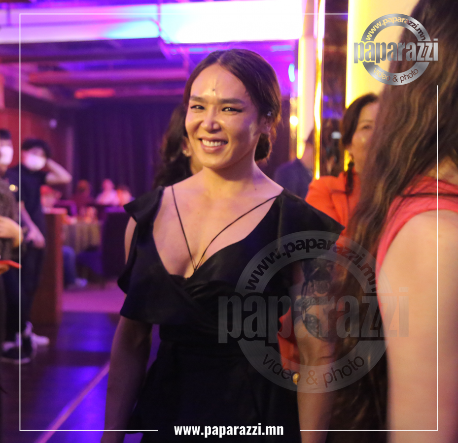 Photo Paparazzi ••• 44 настай Дэлхийн аварга Г.Угалзцэцэгийн үзэсгэлэн гоо