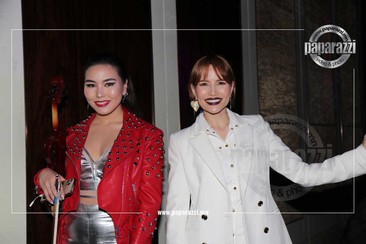 Photo Paparazzi ••• Дуучин Ука өнгөрсөн шинэ жилийн баяраар хамгийн өндөр орлоготой дуучнаар тодорсон байна