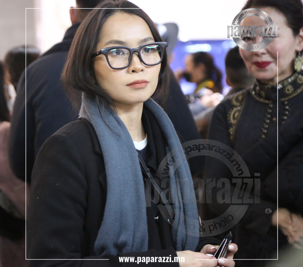 Photo Paparazzi ••• ​“37-р точка” -н Солонгоо хамраа янзлуулсан уу