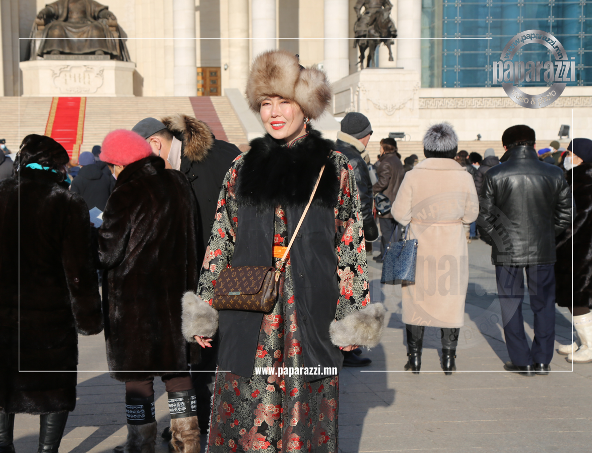 Photo Paparazzi ••• ​“Болор цом-39” наадмын цомын эзэн Яруу найрагч Б.Болорцэрэн манай дуранд...