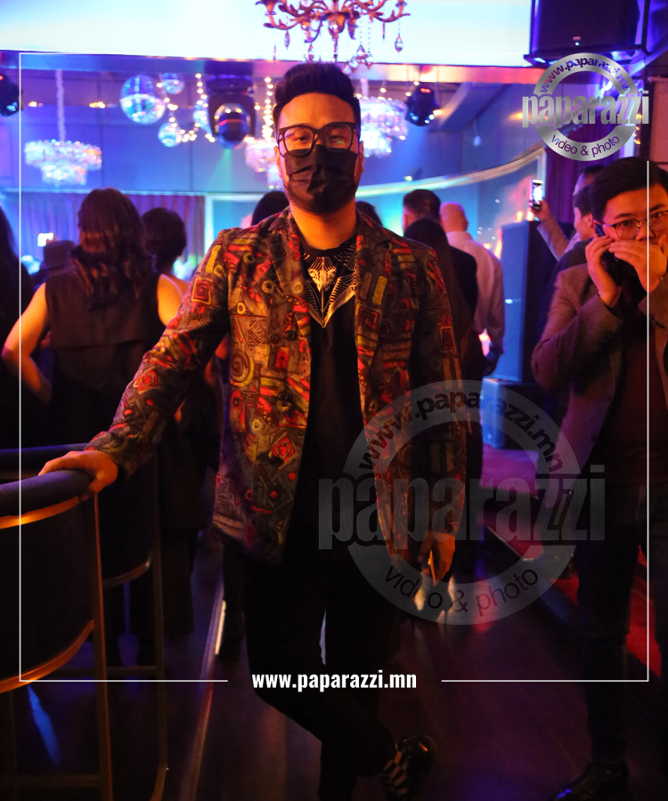 Photo Paparazzi ••• Рок попын томчуудын урын санг баяжуулдаг нэгэн бол НАКИ