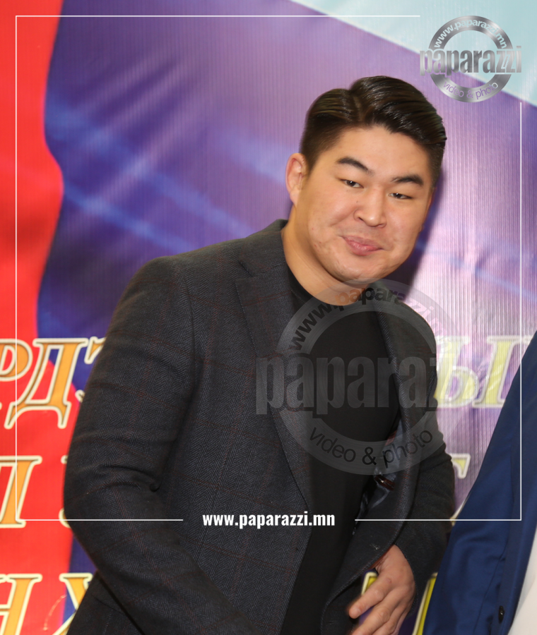 Photo Paparazzi ••• Авъяаслаг холимог тулаанч Шинэчагтага манай дуранд