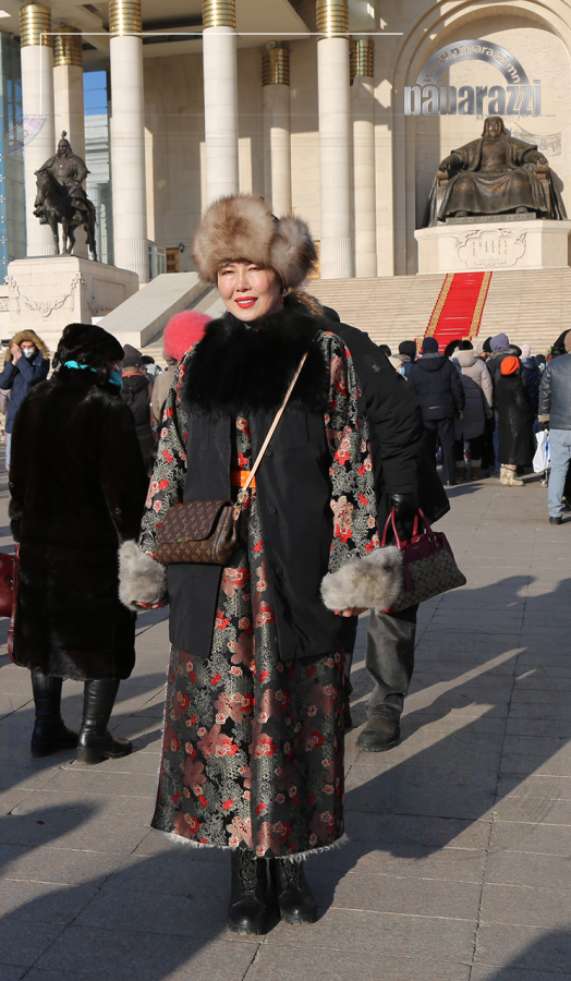 Photo Paparazzi ••• ​“Болор цом-39” наадмын цомын эзэн Яруу найрагч Б.Болорцэрэн манай дуранд...