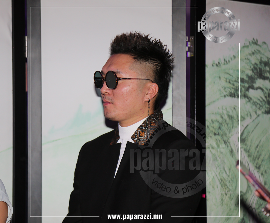 Photo Paparazzi ••• Дуучин Заяагийн шинэ нэр 