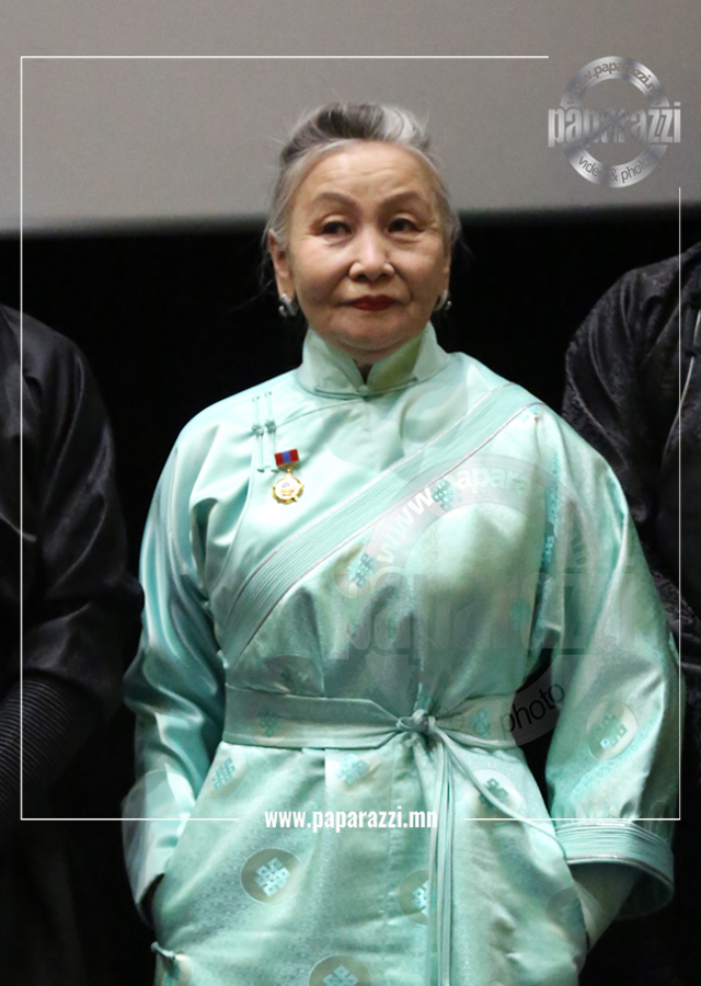 Photo paparazzi •••МУГЖ А.Цэгмэд анх удаа киноны гол дүрд тоглосон нь 