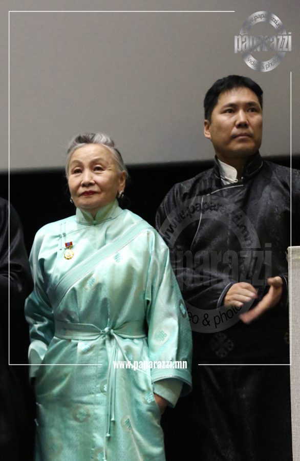 Photo paparazzi •••МУГЖ А.Цэгмэд анх удаа киноны гол дүрд тоглосон нь 