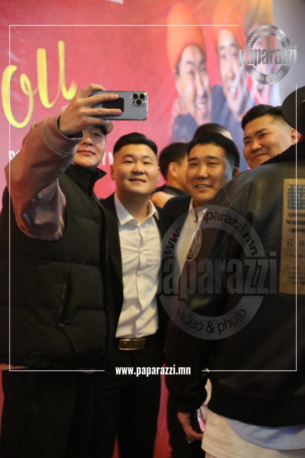 Photo Paparazzi ••• Арван жилийн ангийн багш нь хөөргөөд жүжигчин болсон Жанчив