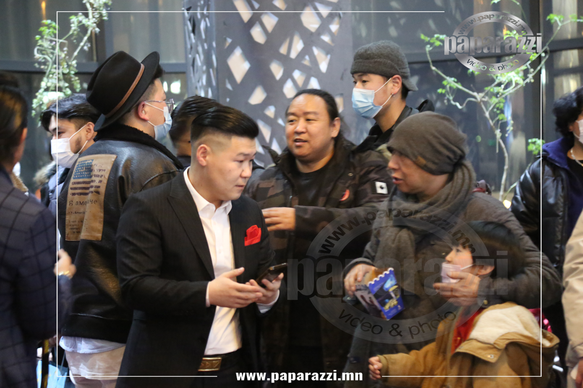 Photo Paparazzi ••• Арван жилийн ангийн багш нь хөөргөөд жүжигчин болсон Жанчив