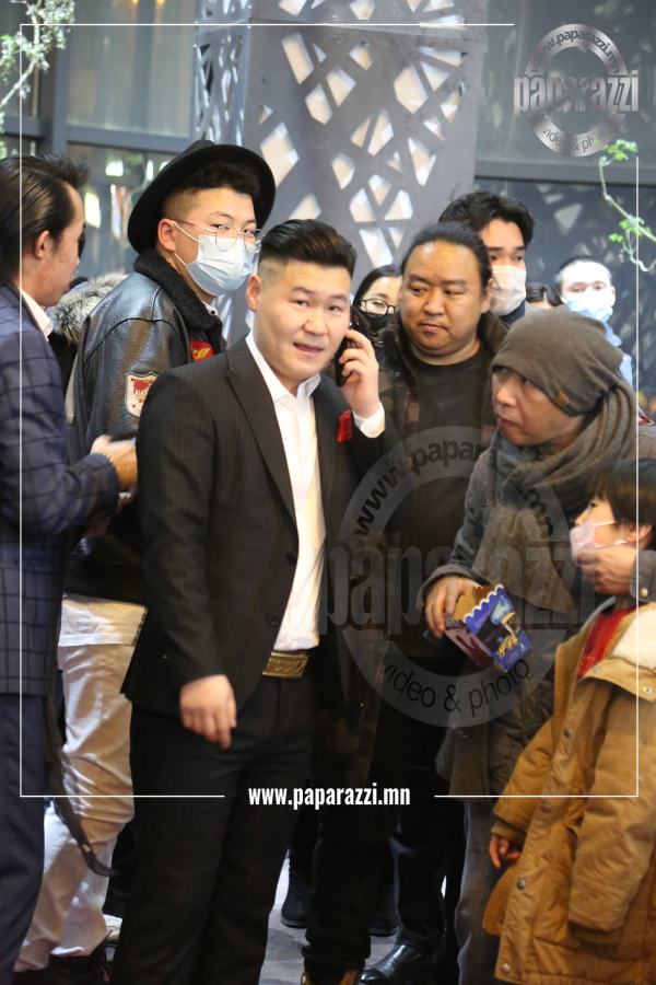 Photo Paparazzi ••• Арван жилийн ангийн багш нь хөөргөөд жүжигчин болсон Жанчив