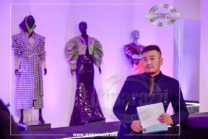 Photo Paparazzi •••  КАДР & Swarovski  хамтран шинэ 