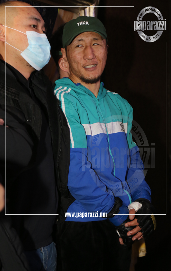 Photo Paparazzi ••• Гандан буурдаггүй ЖАЛАМ ХАР хэзээ даагаа нэхэх вэ?