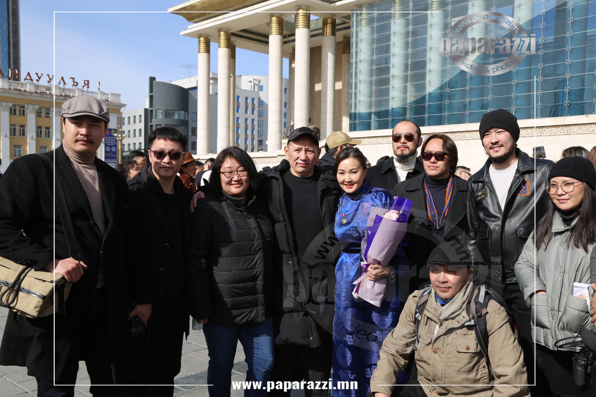 Photo Paparazzi ••• Зохиолч, продюсер Б.ШҮҮДЭРЦЭЦЭГТ Монгол Улсын Соёлын гавьяат зүтгэлтэн цол хүртээлээ