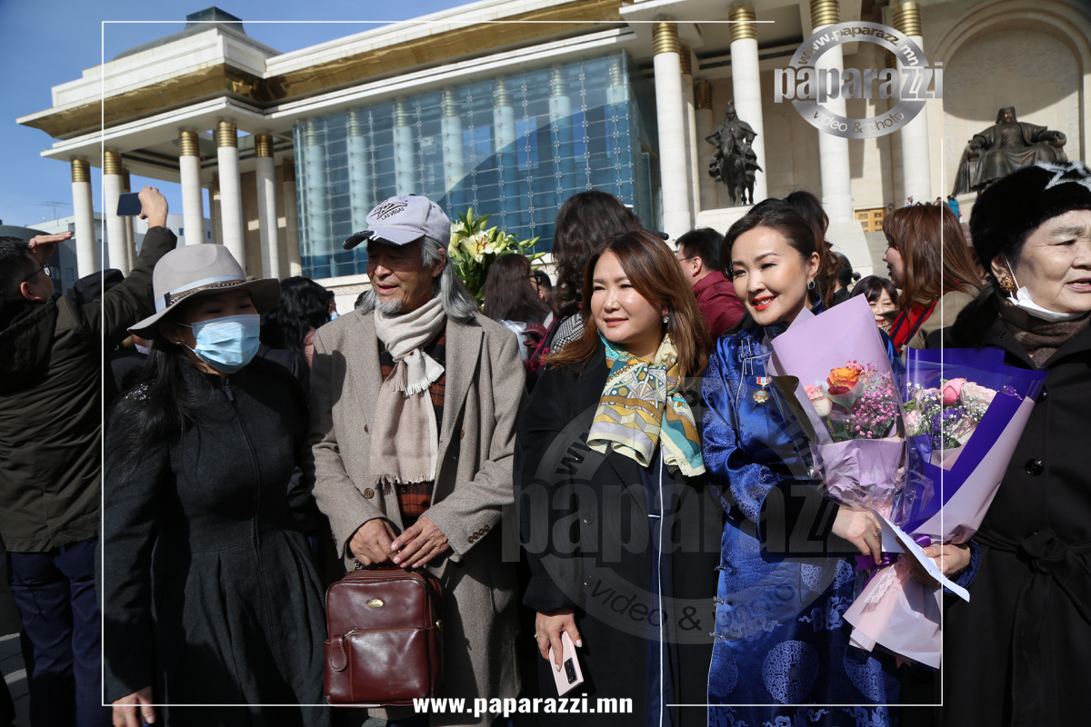 Photo Paparazzi ••• Зохиолч, продюсер Б.ШҮҮДЭРЦЭЦЭГТ Монгол Улсын Соёлын гавьяат зүтгэлтэн цол хүртээлээ
