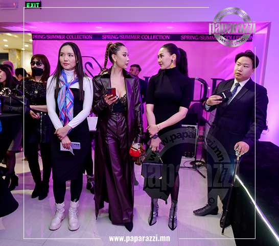 Photo Paparazzi •••  КАДР & Swarovski  хамтран шинэ 