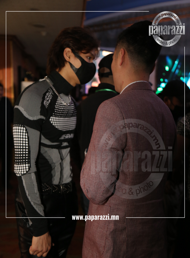 Photo Paparazzi ••• Дэлхийд хамгийн алдартай гэр бүлийн брэндээр АНГУУЧ гоёжээ