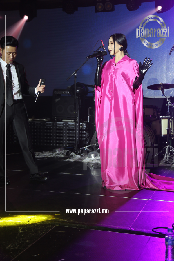 Photo Paparazzi ••• ТАВАН ОХИНЫ ЭЭЖ Ч.УРАНХОЛБОО УРЛАГТАА ЭРГЭН ИРЖЭЭ