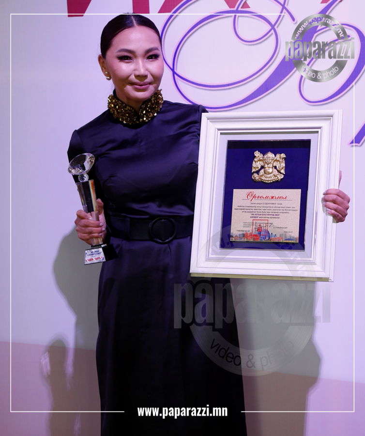 Photo Paparazzi ••• Жүжигчин Б.Одончимэг Нийслэлийн шилдэг эмэгтэй боллоо