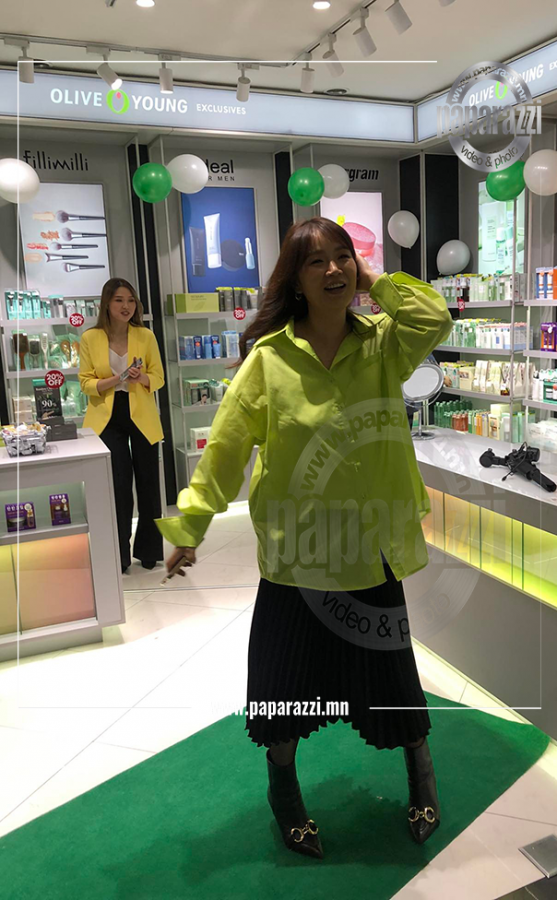 Photo Paparazzi ••• Хөл хүнд Ариука манай дуранд