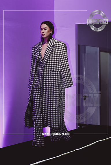 Photo Paparazzi ••• Монголын анхны трансжендер дуучин, загвар өмсөгч ЛАНА