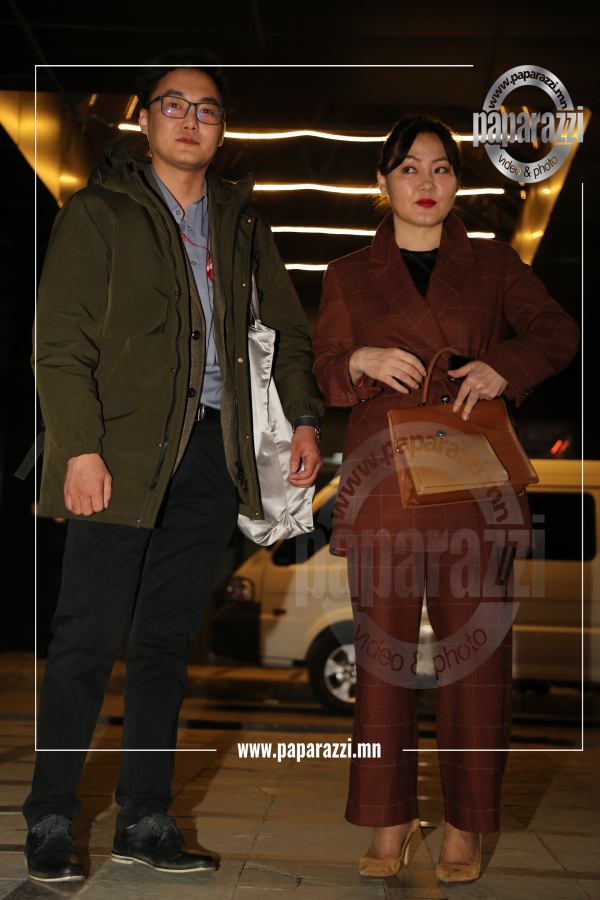 Photo Paparazzi •••Хийсэн бүхэн нь шүүмжлэл дагуулдаг жүжигчин Ундармаа тайлбар хийсэн нь