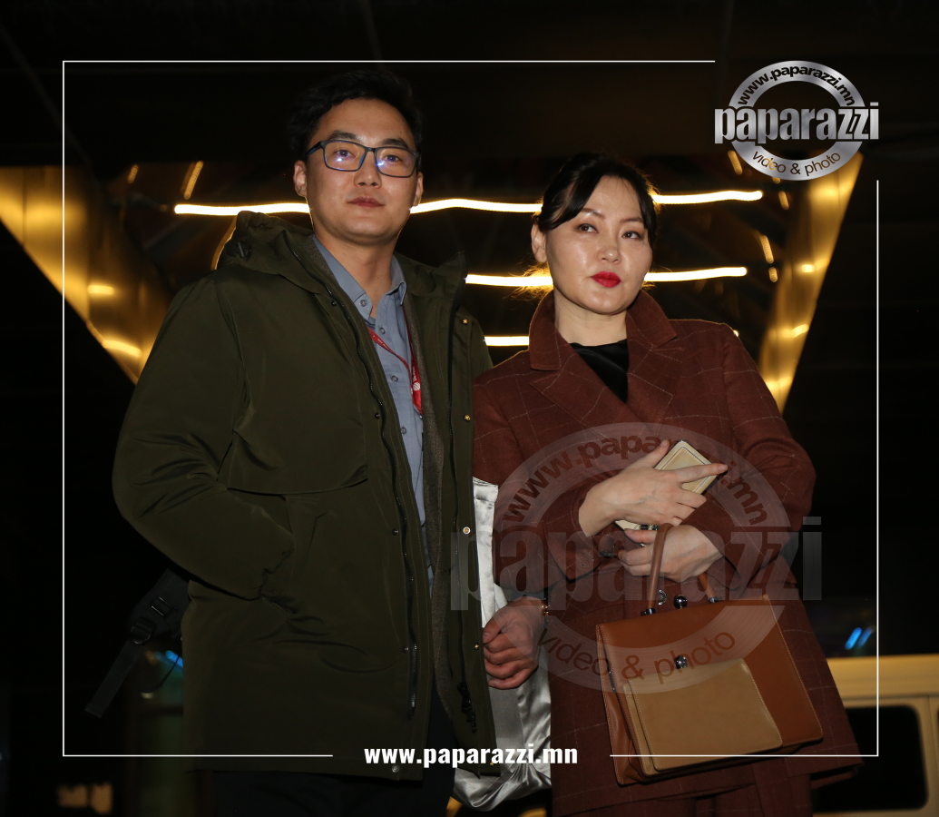 Photo Paparazzi •••Хийсэн бүхэн нь шүүмжлэл дагуулдаг жүжигчин Ундармаа тайлбар хийсэн нь