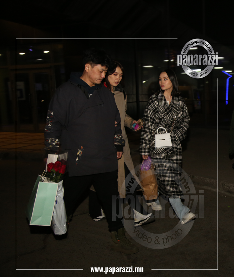 Photo Paparazzi ••• “Эмоци” хамтлагийн жүжигчин Ариука шинэ хүнээ өлгийдөх бэлтгэл хийгээд завгүй